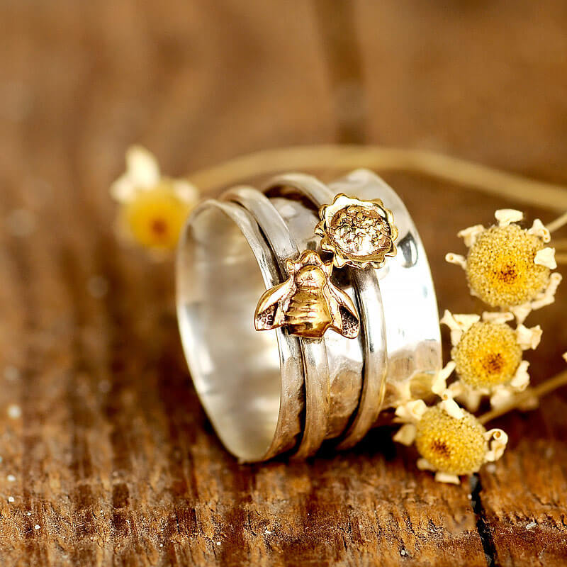 Minimalist Personalized Two-Tone Rotatable Bee And Flower Ring