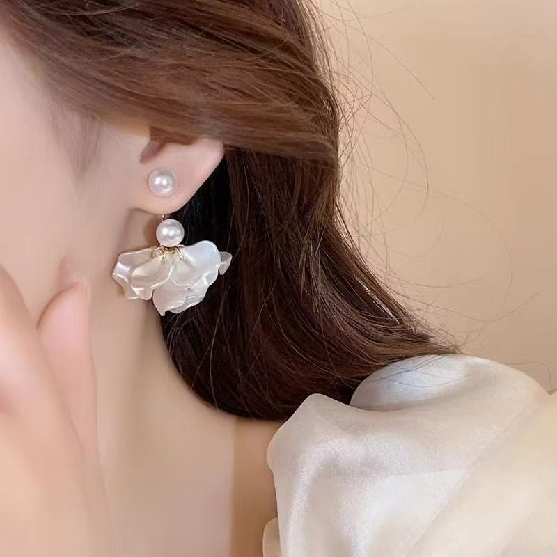 2026 New Exquisite White Pearl Petal Earrings For Women, French Style, Elegant & Unique Design Stud Earrings