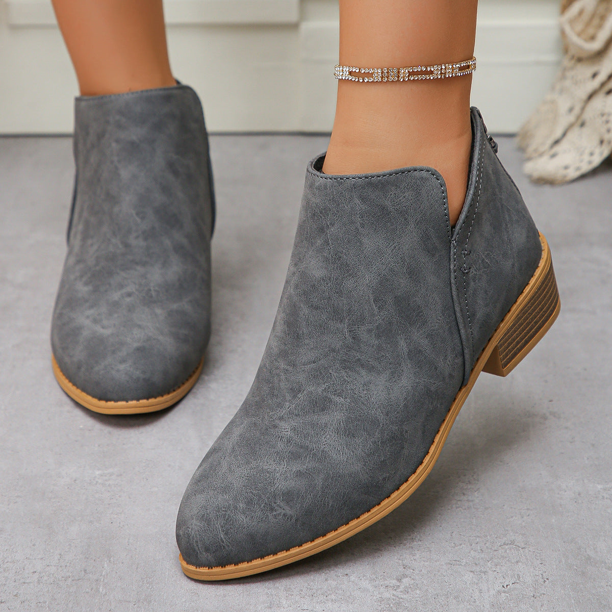 Women's Pointed-toe Leather Boots With Back Zipper