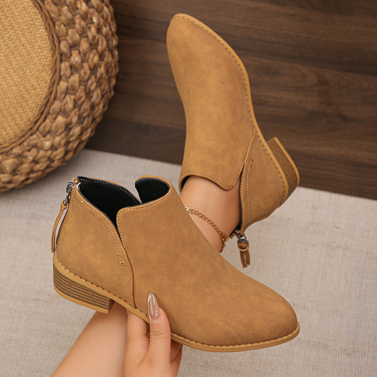 Women's Pointed-toe Leather Boots With Back Zipper