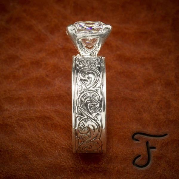 Fashionable Thai Silver Antique-Style Womens Ring