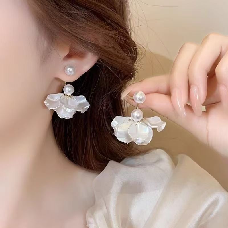 2026 New Exquisite White Pearl Petal Earrings For Women, French Style, Elegant & Unique Design Stud Earrings